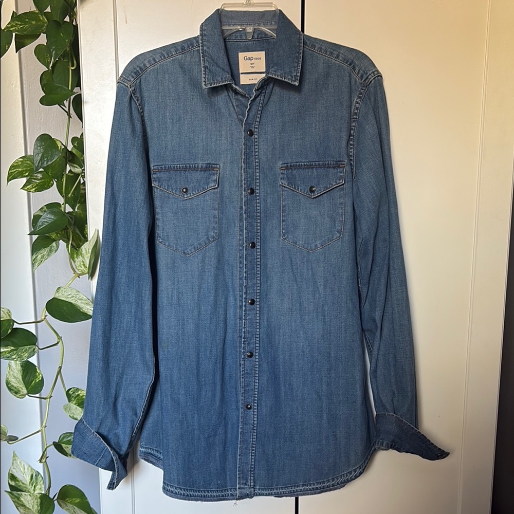 Casual Men's Denim Shirt